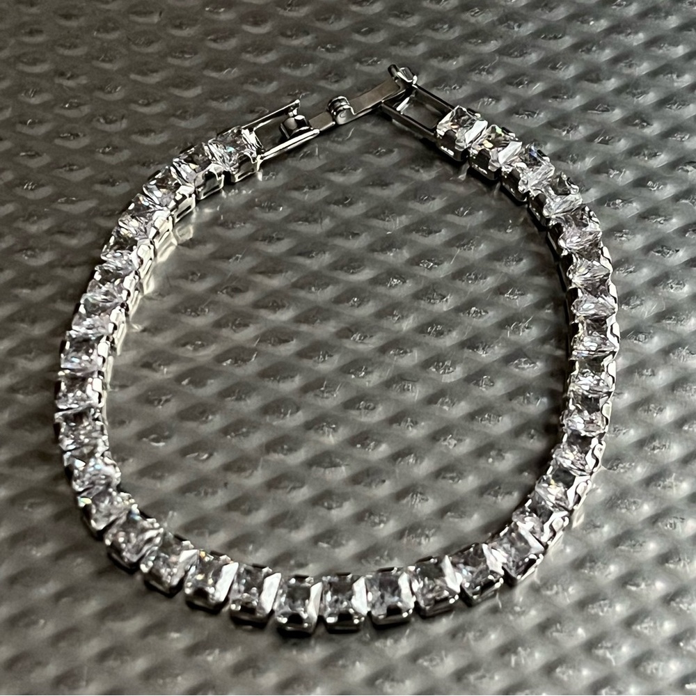 Square cut tennis bracelet, 6” long